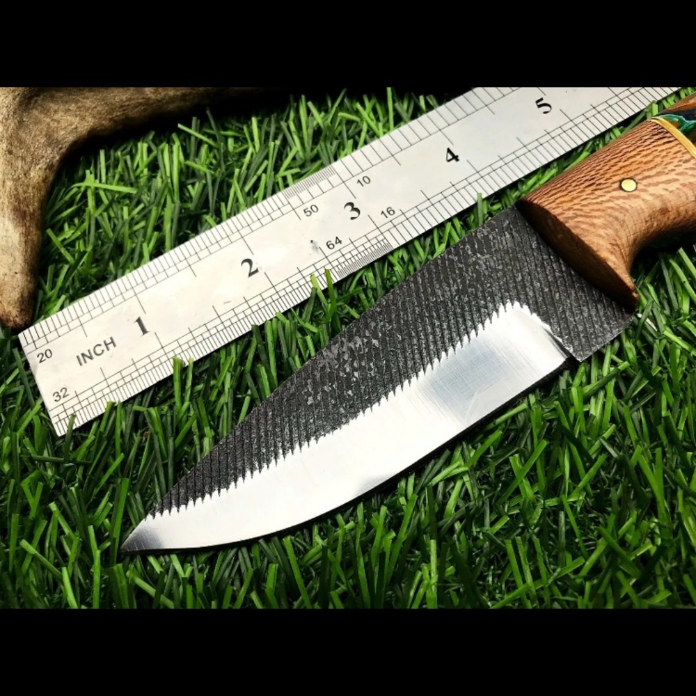 Carbon Steel Hunting knife with Celtic Knotwork leather Sheath - Picture 2 of 6